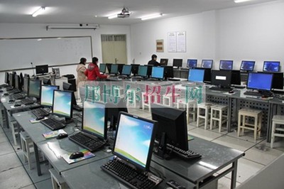 計(jì)算機(jī)應(yīng)用技術(shù)學(xué)校精選指南與信息技術(shù)開(kāi)發(fā)方向探究
